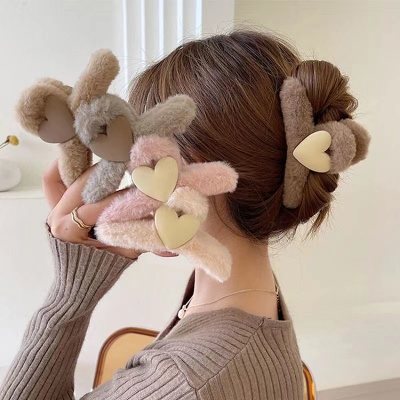 Plush hair clip back head clip Love clip headgear shark clip 2022 new autumn and winter Tiktok boom thumbnail