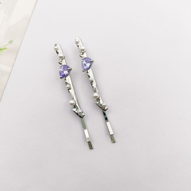 South Korea's Big East Door New Inlaid Amethyst Pearl Hairpin Net Red Ins Cold Wind A Word Clip Clip Headdress Application Scenario