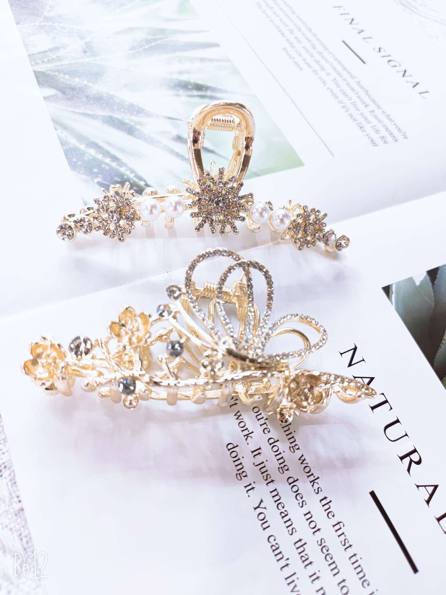 New Korean Wave Cute Children Rose Gold Small Hair Claw Double Leaf Application Scenario