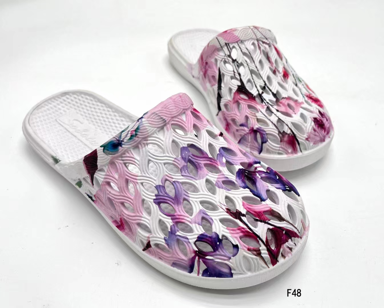 Crocs female summer wear new elevating network red graffiti thick soles non-slip nurse Bao first two wear slippers
