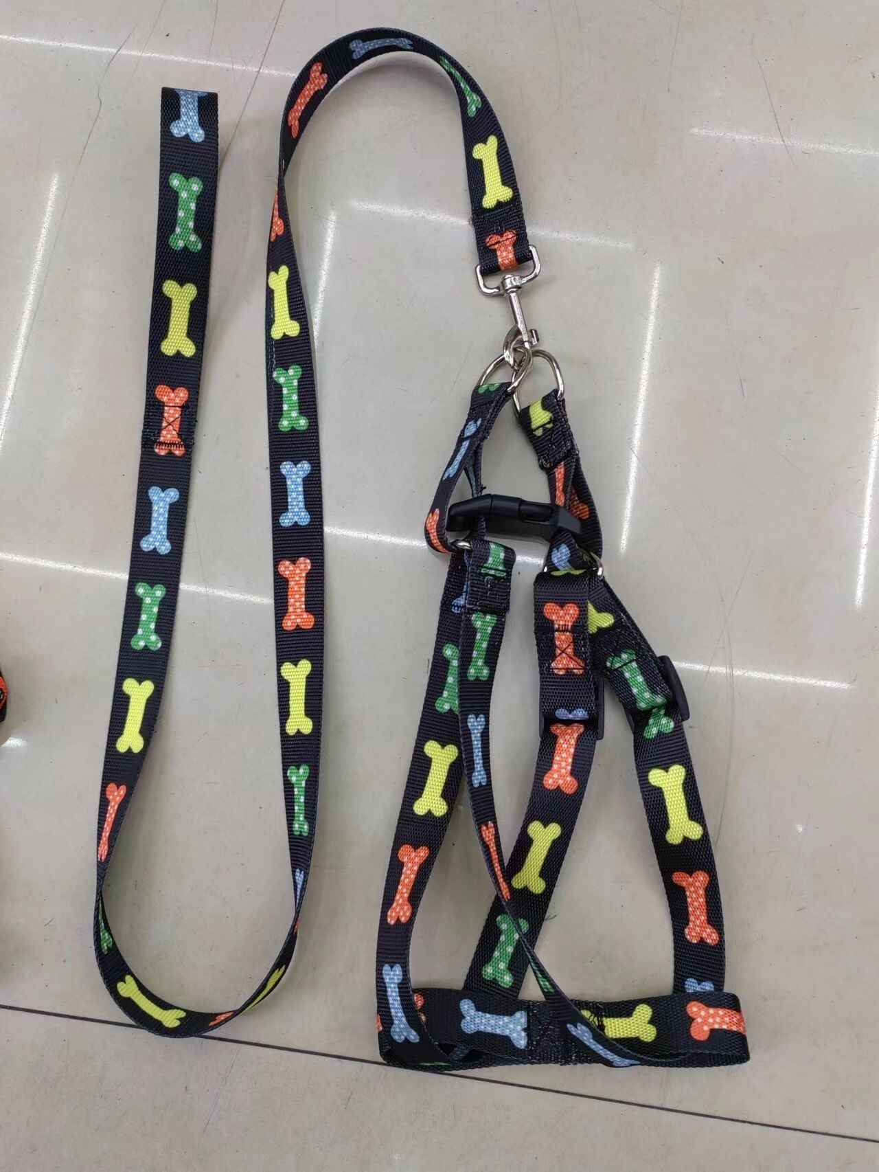 心安 优质品牌宠物牵引绳 可伸缩新款骨头胸背设计中小型狗狗专用宠物用品 狗狗牵引详情2