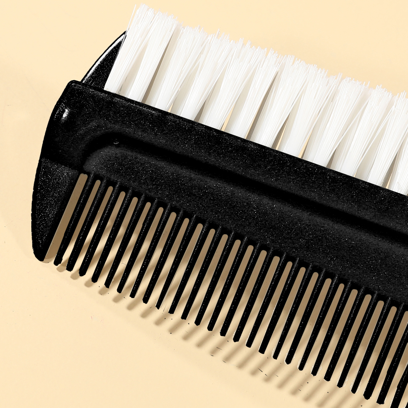Hair dye comb, double-sided soft bristle brush, hair dye brush, hairdressing pointed tail hair dye comb details Picture