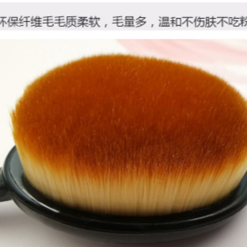 The toothpaste-type makeup brush has rich bristles, leaving no marks when applying makeup and is multi-functional with one brush Specification image
