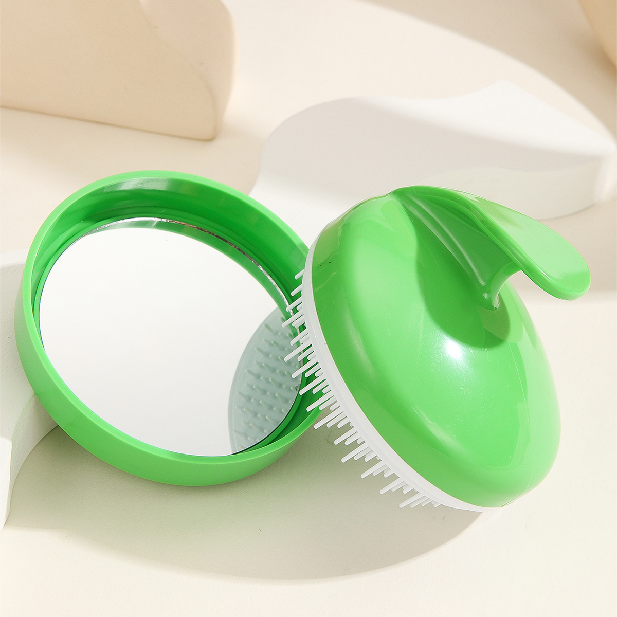 Hair washing brush, hair washing and combing, massage comb, soft rubber hair washing comb, cleaning comb Application Scenario