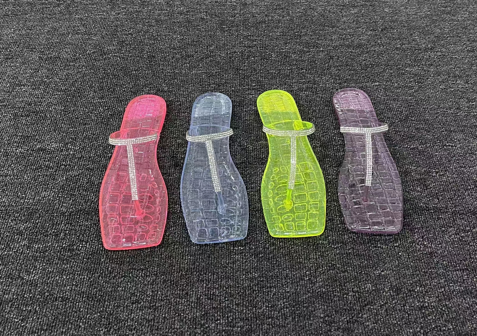 Cross-border wholesale summer new rhinestone sandals women Europe and America large size flat flip-flops wear flip-flops