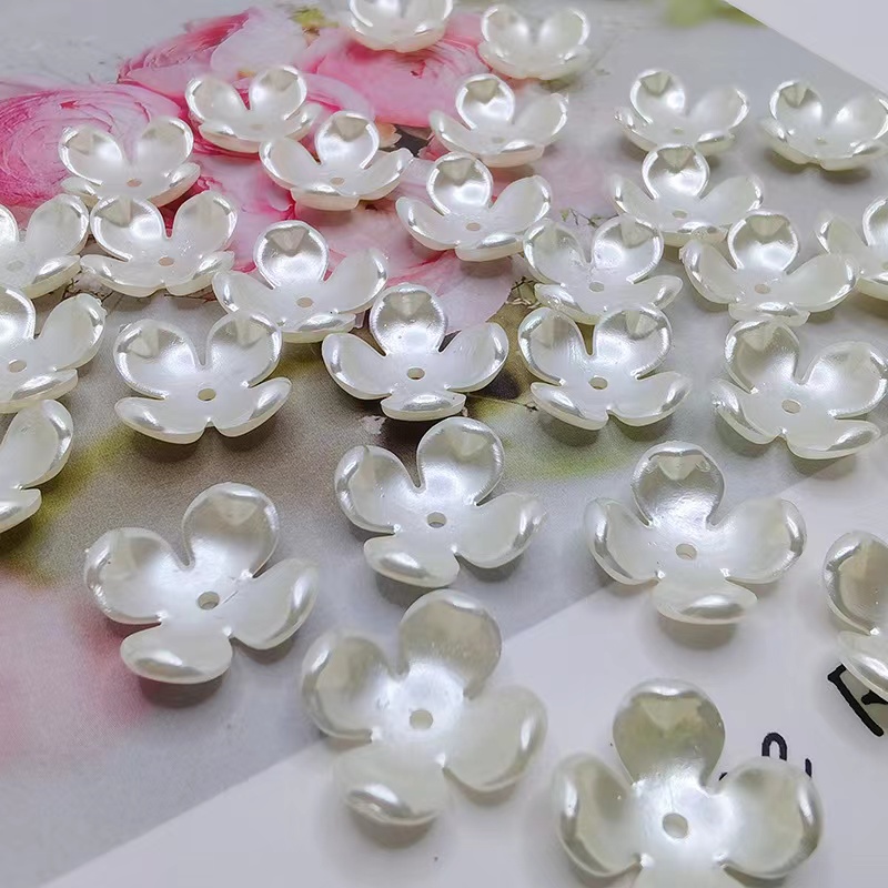 白色花瓣状亚克力翌城服装辅料厂家直销diy手工饰品配件