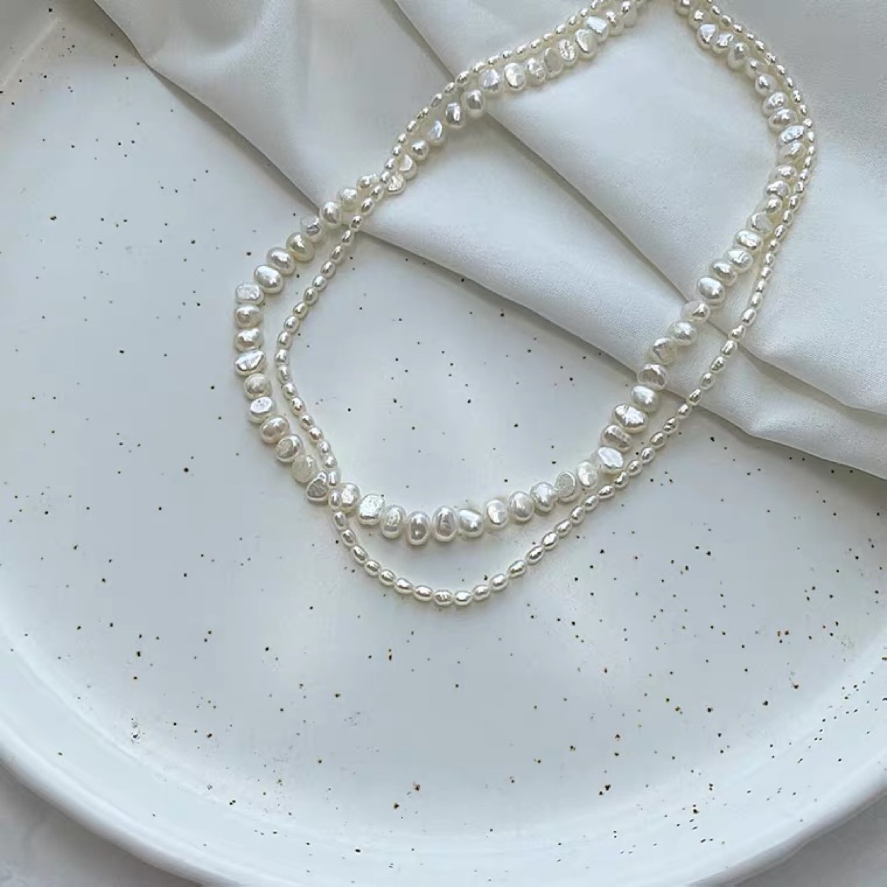 Autumn Winter Autumn Winter Autumn Winter Pearl Necklace Girl details Picture