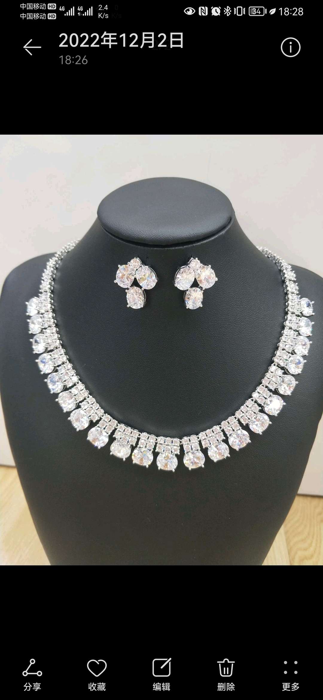 European and American style glass essential oil bottle, necklace and accessory set, retro earrings, high-end jewelry gift box, decorative items, European and American jewelry, jewelry set, banquet selection, dazzling and eye-catching. Application Scenario