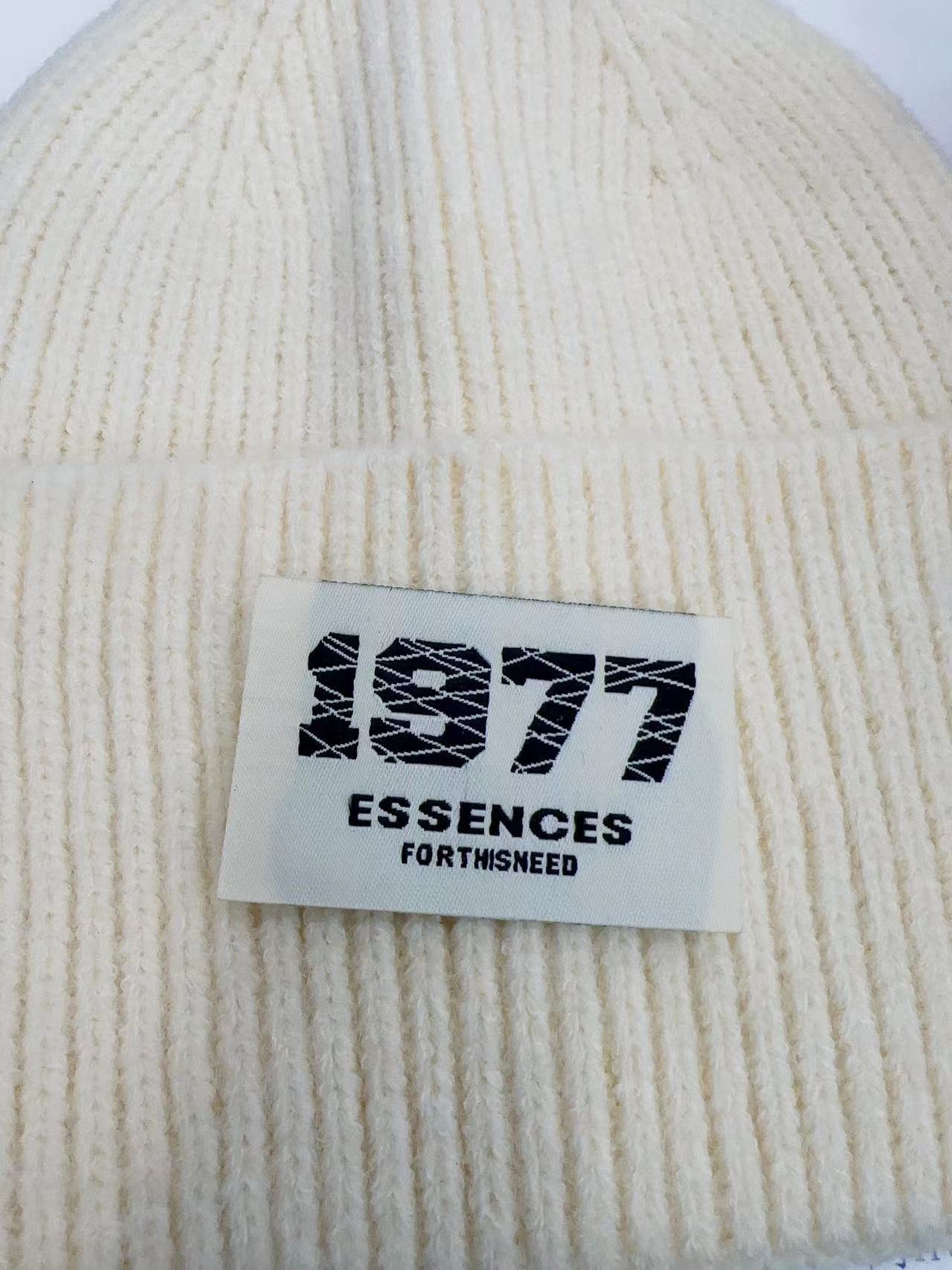 1977Essences Twill On Black And Rice Background Application Scenario