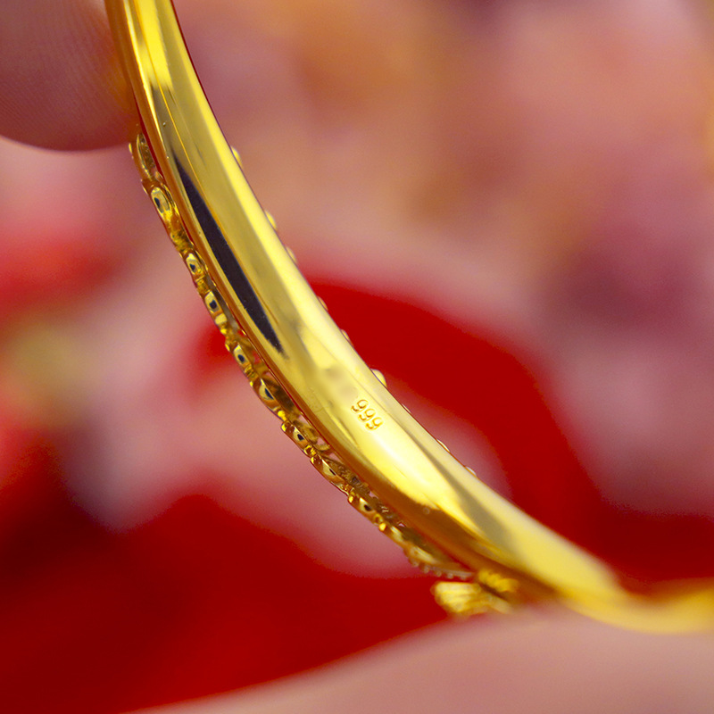 Factory direct sales of the internet-famous style pure copper gold-plated peacock bracelet for women's wedding, sand gold peacock sliding bracelet, novel from Yiwu Application Scenario