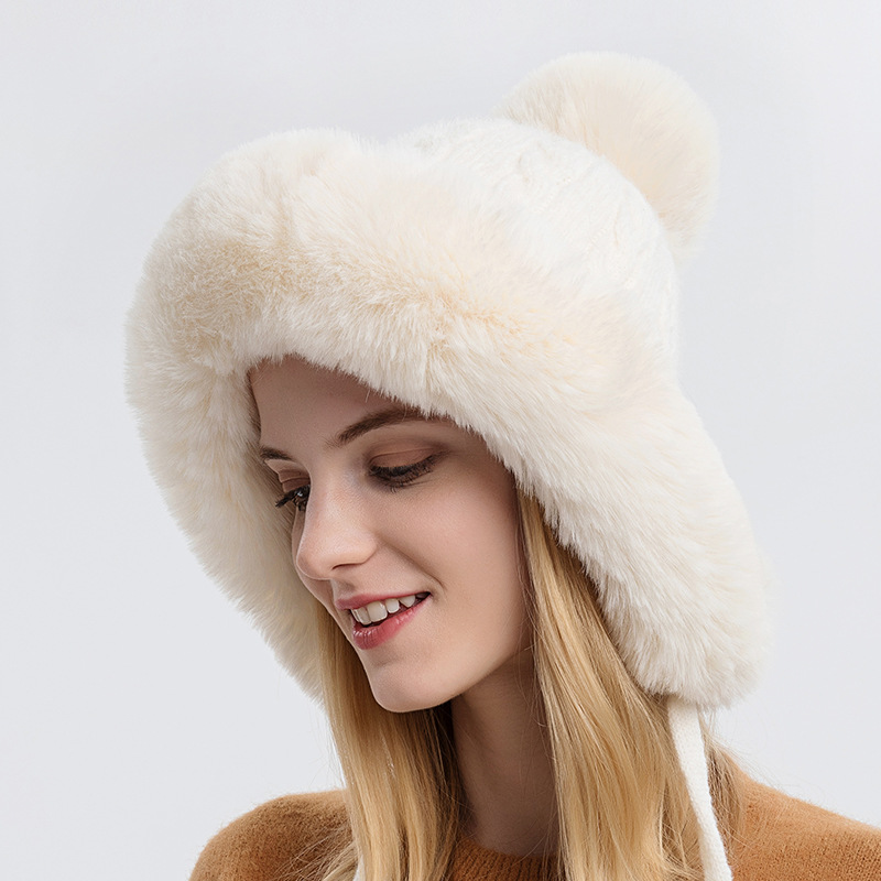This Autumn And Winter Women's Pullover Hat Features Three Wool Balls, Outdoor Thickened And Fleece, Cold-Proof And Warm Solid Color Knitted Hat Application Scenario