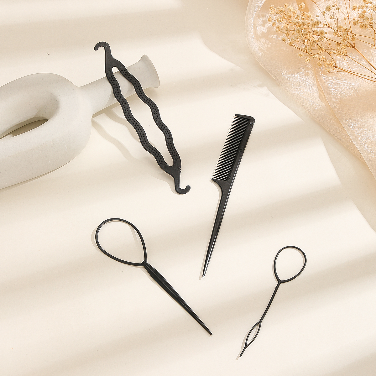 Four-piece hair braid set, a hair braiding and braiding tool, a bun hairstyle set Application Scenario