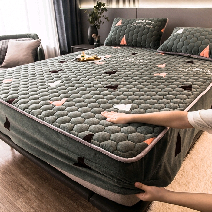 Thickened winter warm velvet flannel mattress protective cover fitted sheet quilts bedding bedspreads thumbnail