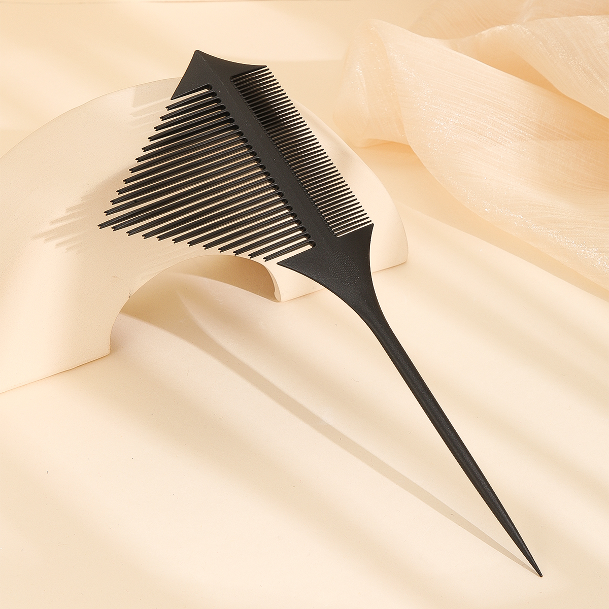 Hair picking and dyeing comb with dense teeth, hair picking and dyeing zones, tip and tail hair dyeing tools