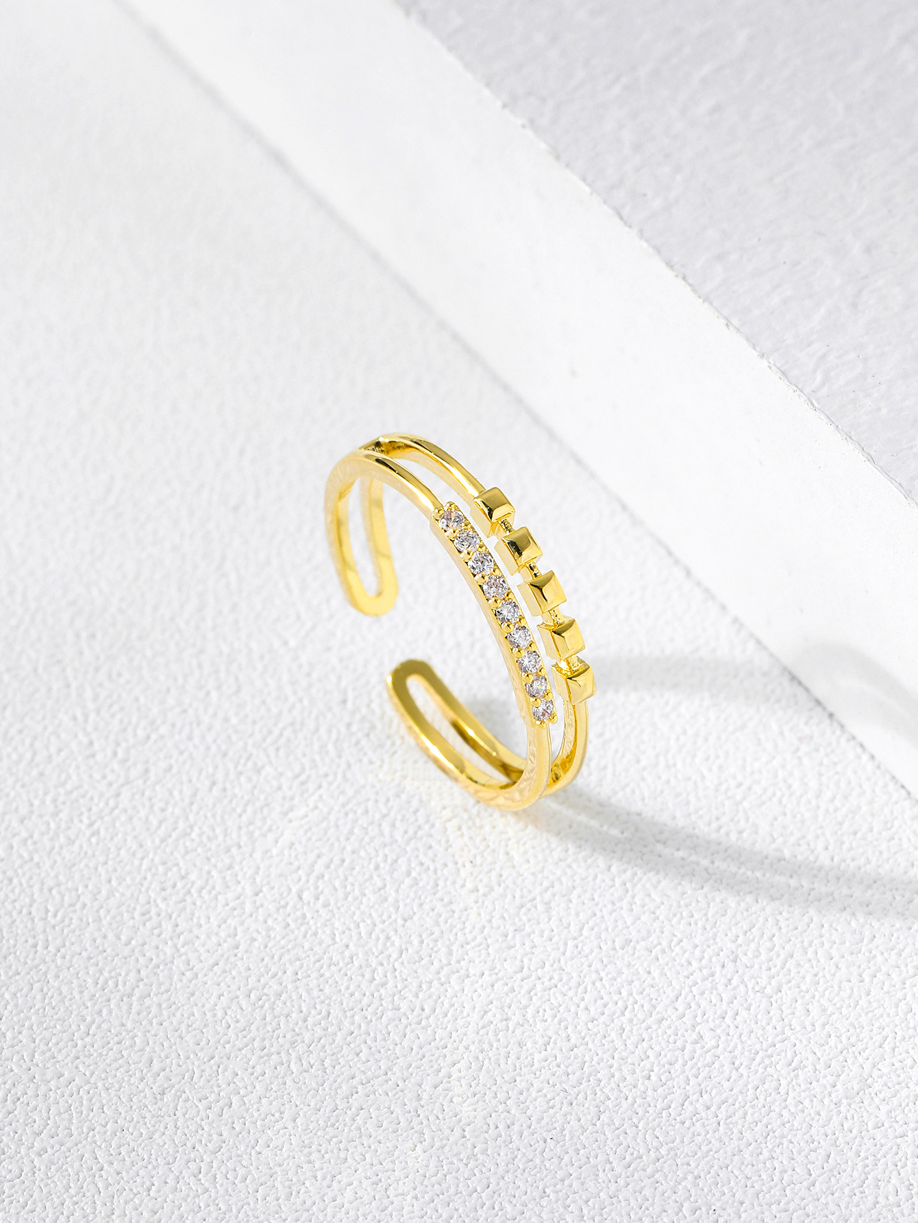 Fashion ring Zircon ring, female metal material colored diamond 4873 Yuhong jewelry details Picture