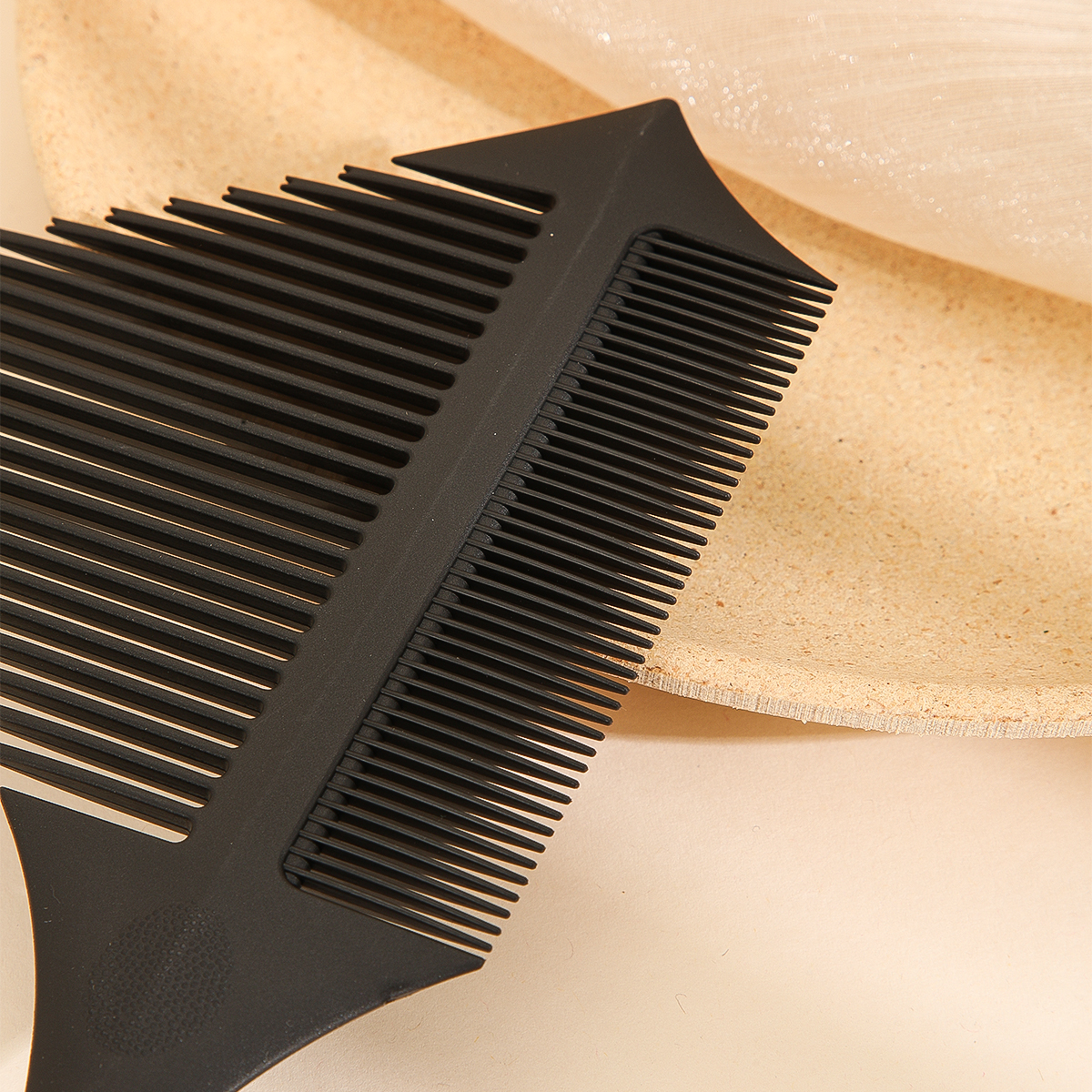 Hair picking and dyeing comb with dense teeth, hair picking and dyeing zones, tip and tail hair dyeing tools details Picture