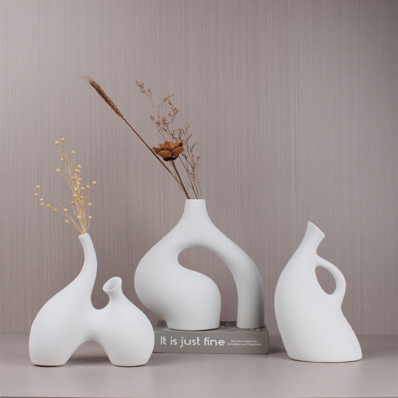 New Nordic modern creative internet-famous ceramic vase, model room, living room, TV cabinet, hotel decorative items and handicrafts