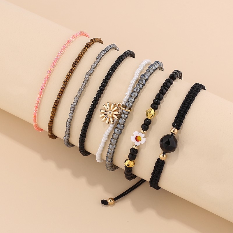 Small Daisy alloy pendant multi-layer wearing hand string garden wind small Daisy rice beads crystal beads bracelet manufacturer direct thumbnail