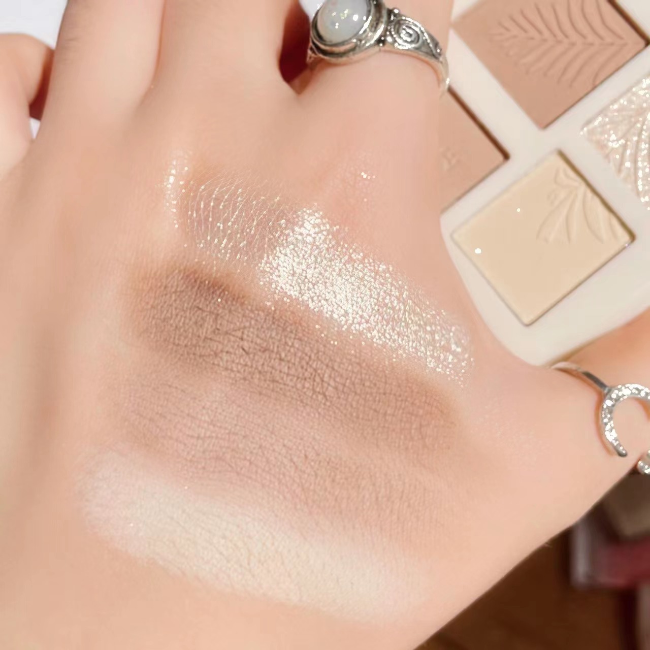 MYHO Highlighter Contouring Disc, a multi-functional 4-color contouring disc, a highlighter and shadow integrated disc, and a matte face brightening comprehensive disc pic 24