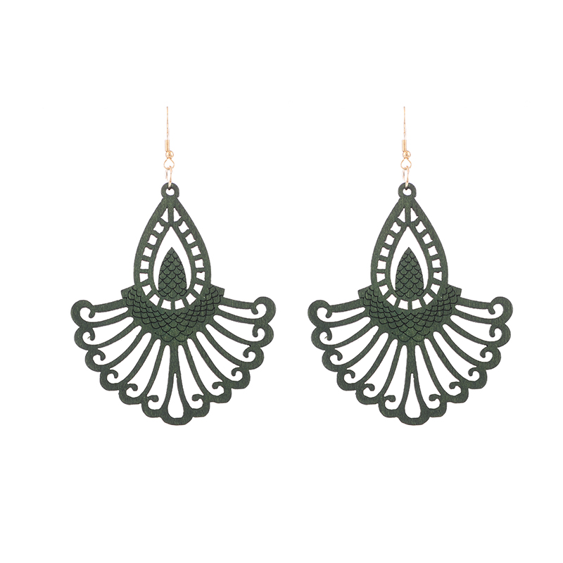 Vintage wood hollow carved pendant earrings ladies national style fashion personality wood earrings earrings European and American accessories wholesale customization Application Scenario