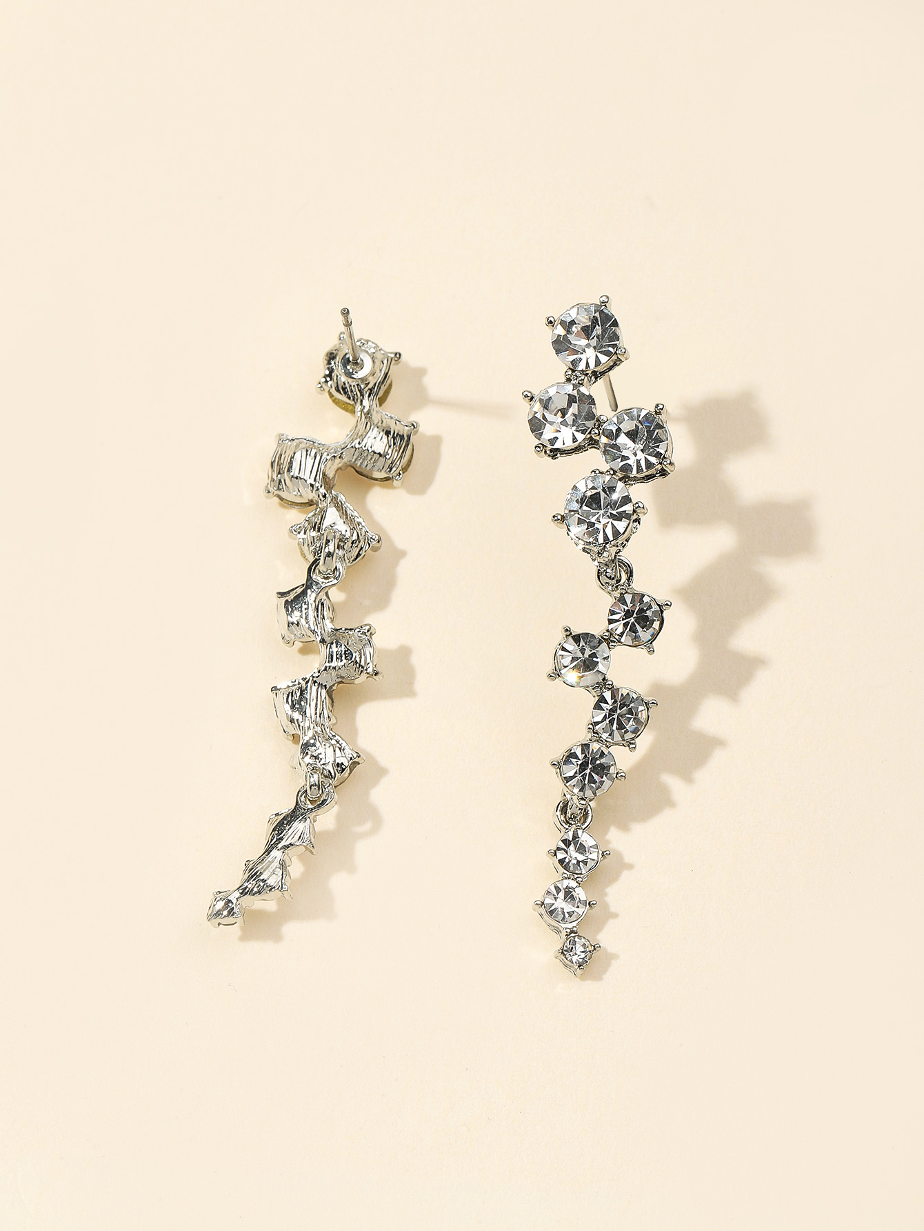 Alloy diamond-encrusting pendant earrings Japan and South Korea fashion new European and American women's ear studs earrings custom wholesale details Picture