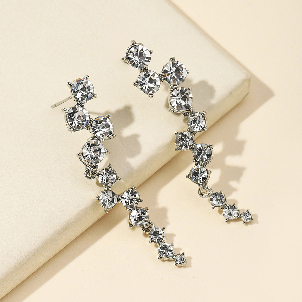 Alloy diamond-encrusting pendant earrings Japan and South Korea fashion new European and American women's ear studs earrings custom wholesale full figure