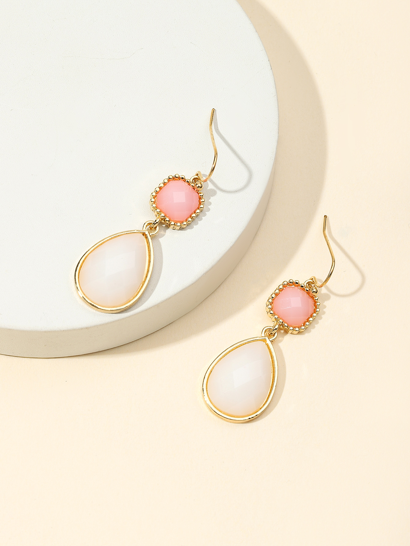 Alloy resin pendant drop earrings Japanese and Korean new sweet temperament women's pendant earrings jewelry custom wholesale Specification drawing