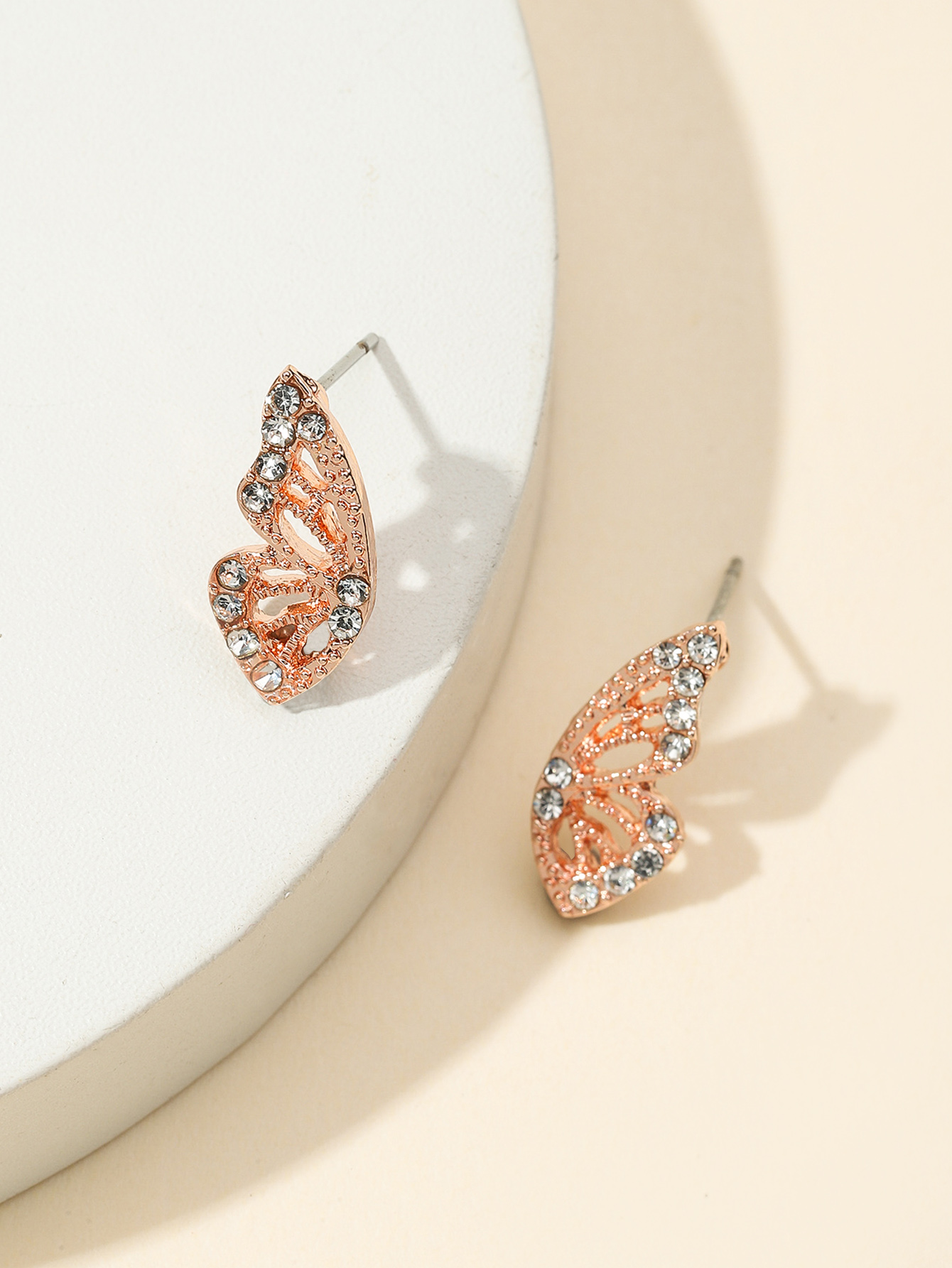 Alloy diamond-encrusted pink gold butterfly stud fashion new European and American women's stud earrings custom wholesale Specification drawing