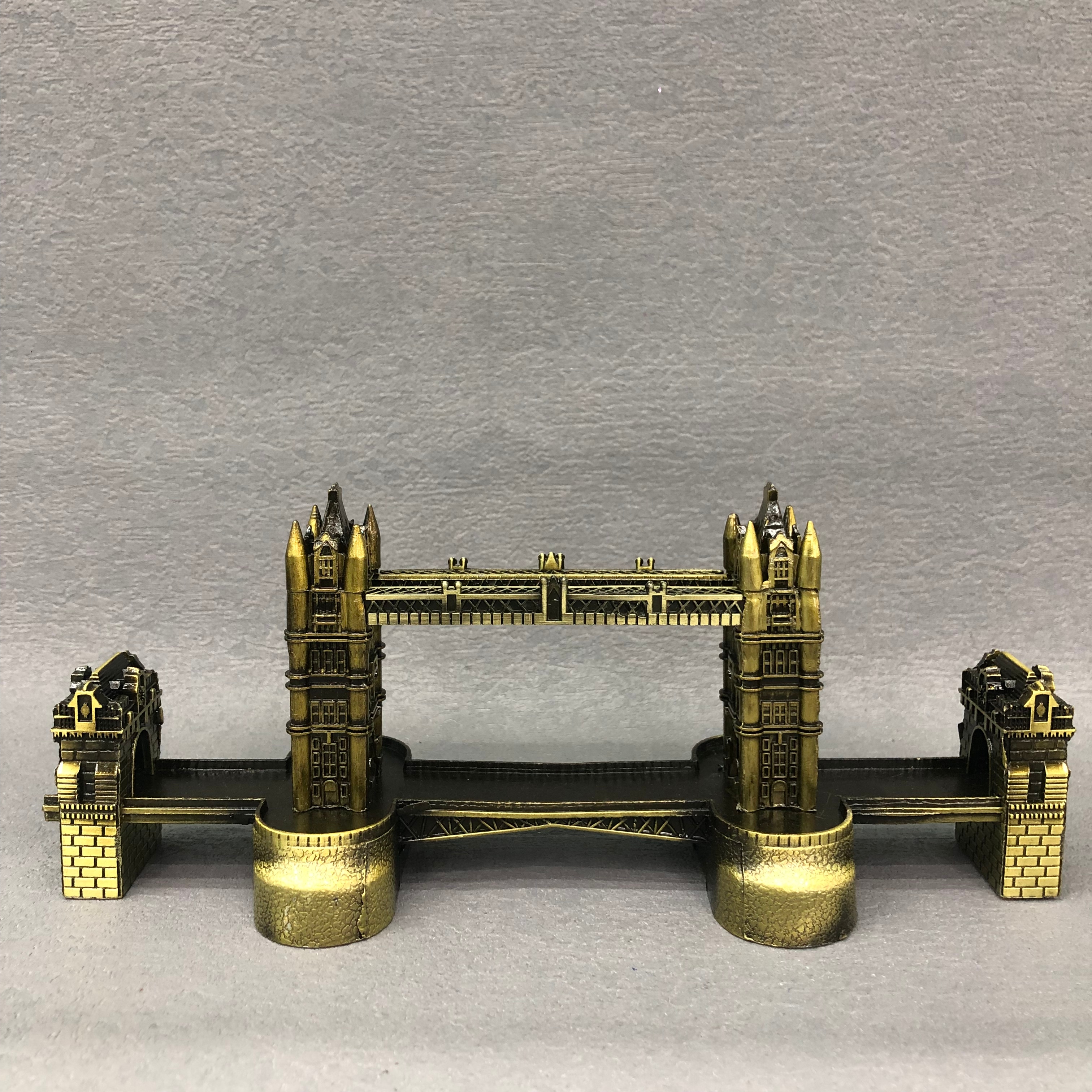 Wholesale World Landmark Model No. 8 London Bridge Metal artifact Office Decoration Piece Creative Decorative Desk Craft Gift Boy's favorite gift thumbnail