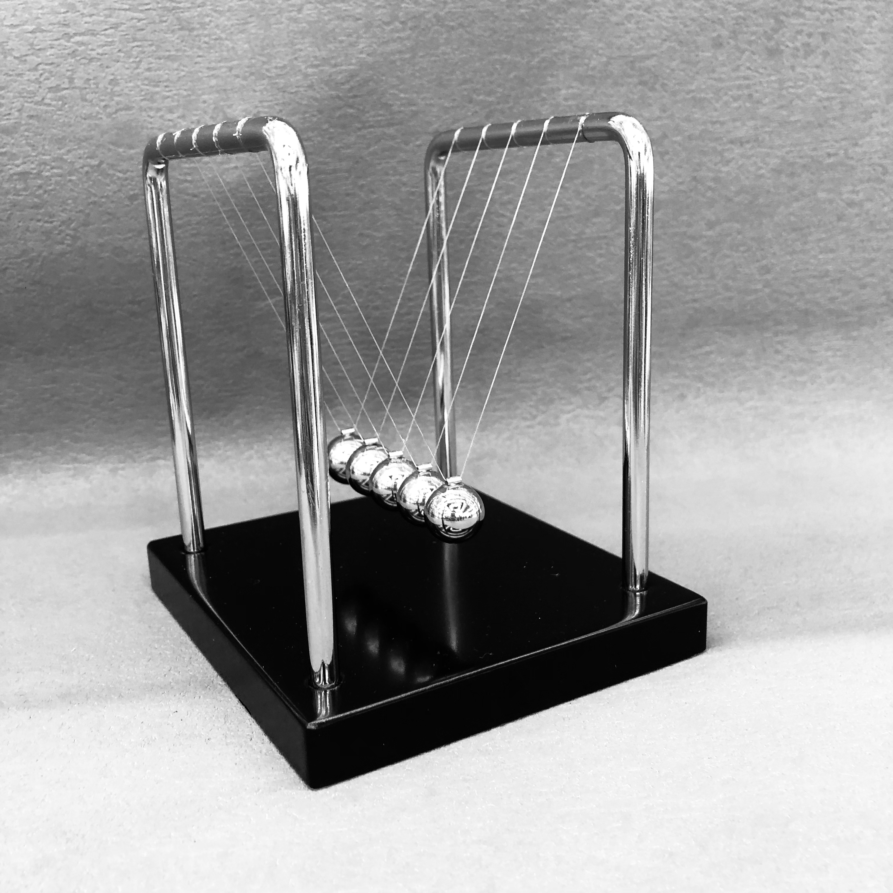 Manufacturers direct wood sole medium size metal bracket pool ball creative Newton pendulum ball touch ball chaos pendulum permanent motion instrument science education metal decompression balance ornaments leadership gift thumbnail
