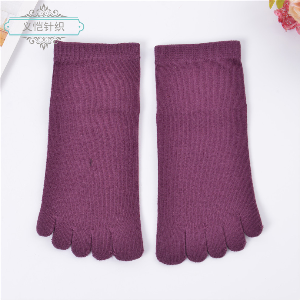 Women's Solid Color Sweat Absorption Midtube Small White Shoes Essential Five-Finger Comfort Application Scenario