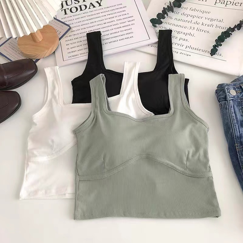 A top with a strappy top and a beautiful back for summer, wearing a bra as an inner layer, a sleeveless T-shirt with a chest cushion, and a top with ice silk Application Scenario
