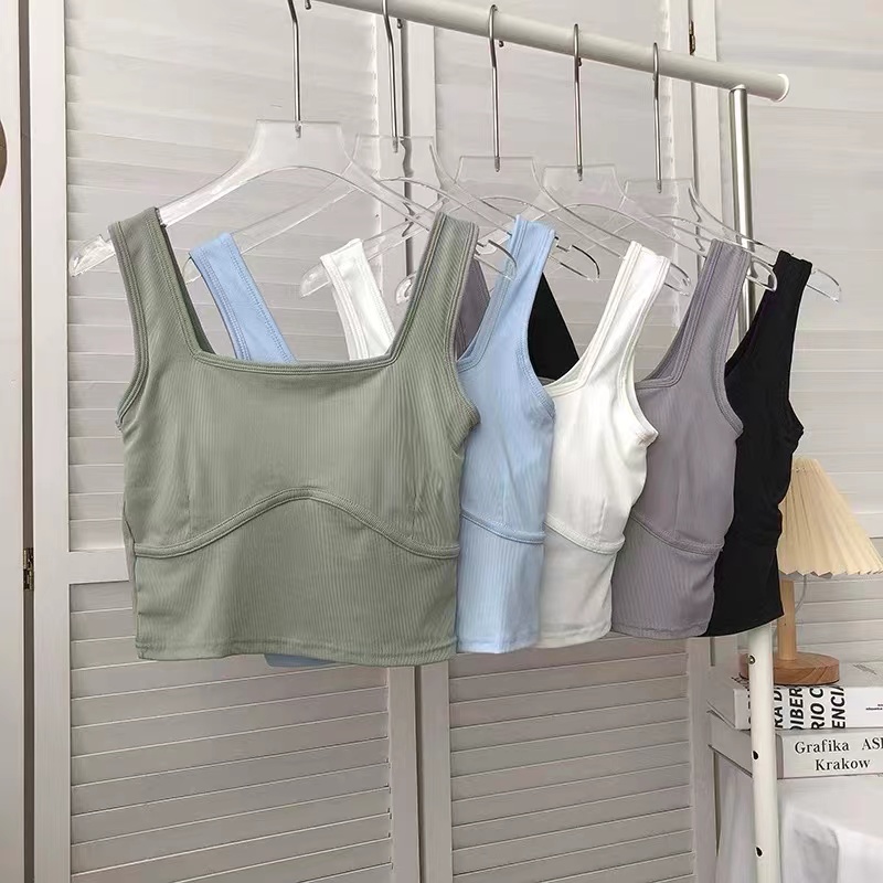 A top with a strappy top and a beautiful back for summer, wearing a bra as an inner layer, a sleeveless T-shirt with a chest cushion, and a top with ice silk details Picture