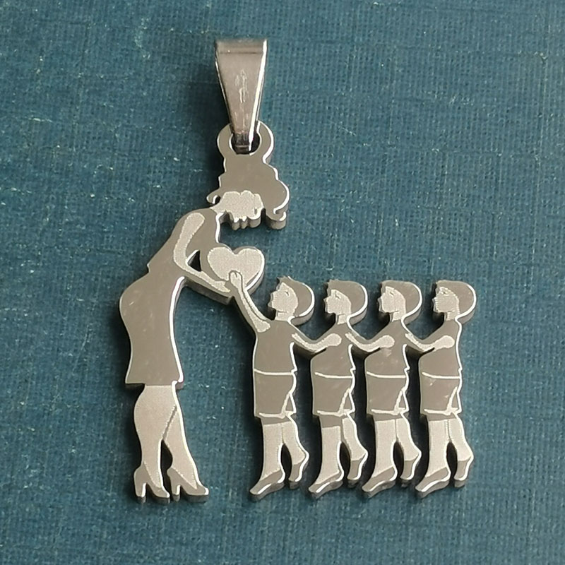 Cross-border titanium steel mother four sons stainless steel necklace pendant Mother's Day jewelry Europe and the United States fashion popular jewelry