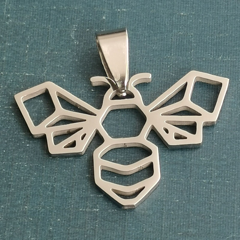 Stainless steel cutting accessories Insect Hollow bee pendant DIY titanium steel personality simple accessories