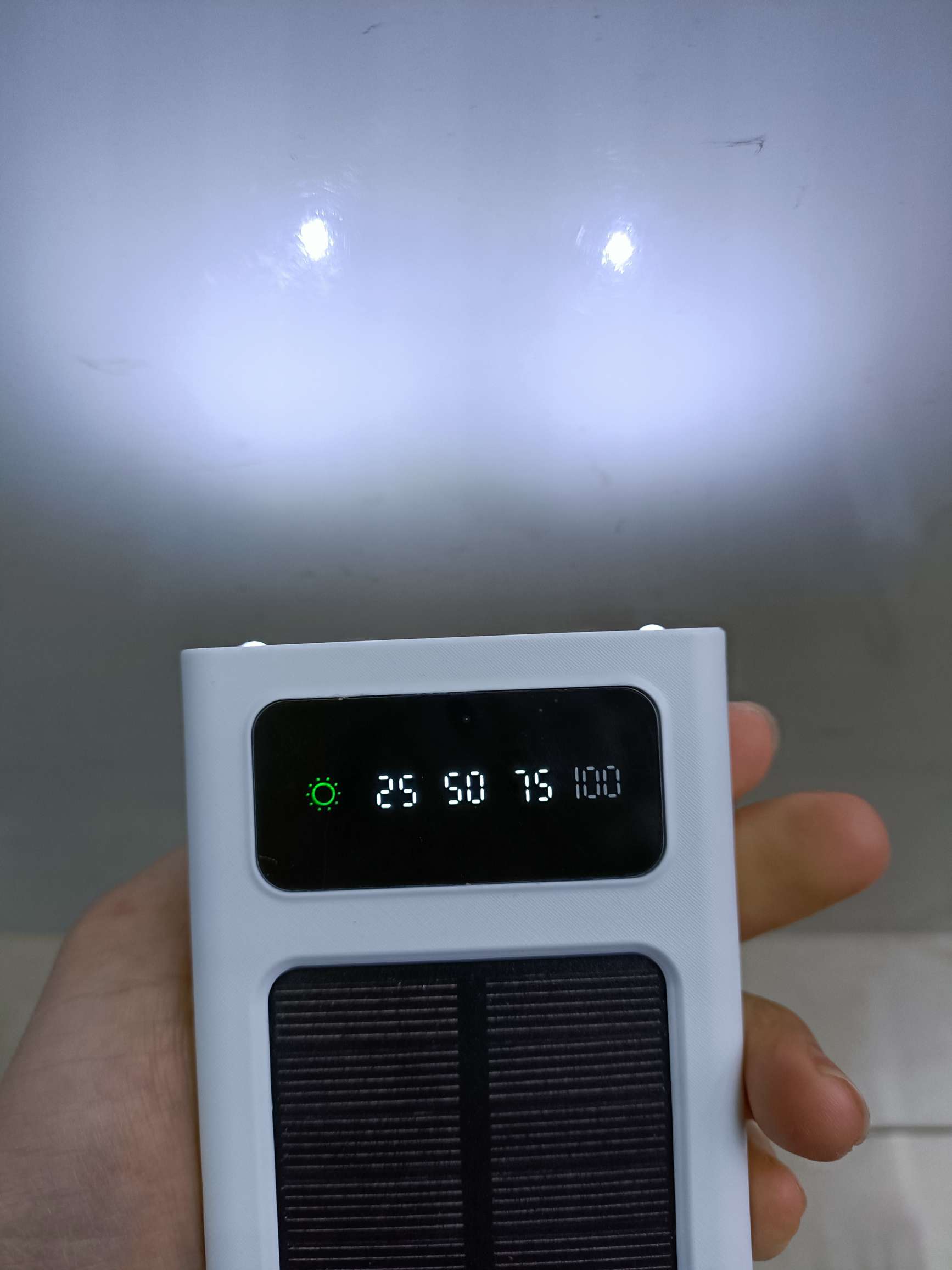 The solar charging bank 10000 MA comes with a four-wire mobile power supply with lights Item Picture