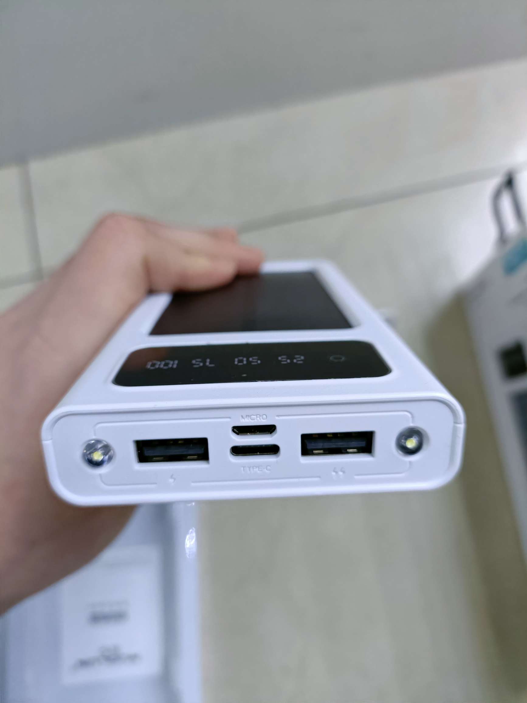 The solar charging bank 10000 MA comes with a four-wire mobile power supply with lights Application Scenario