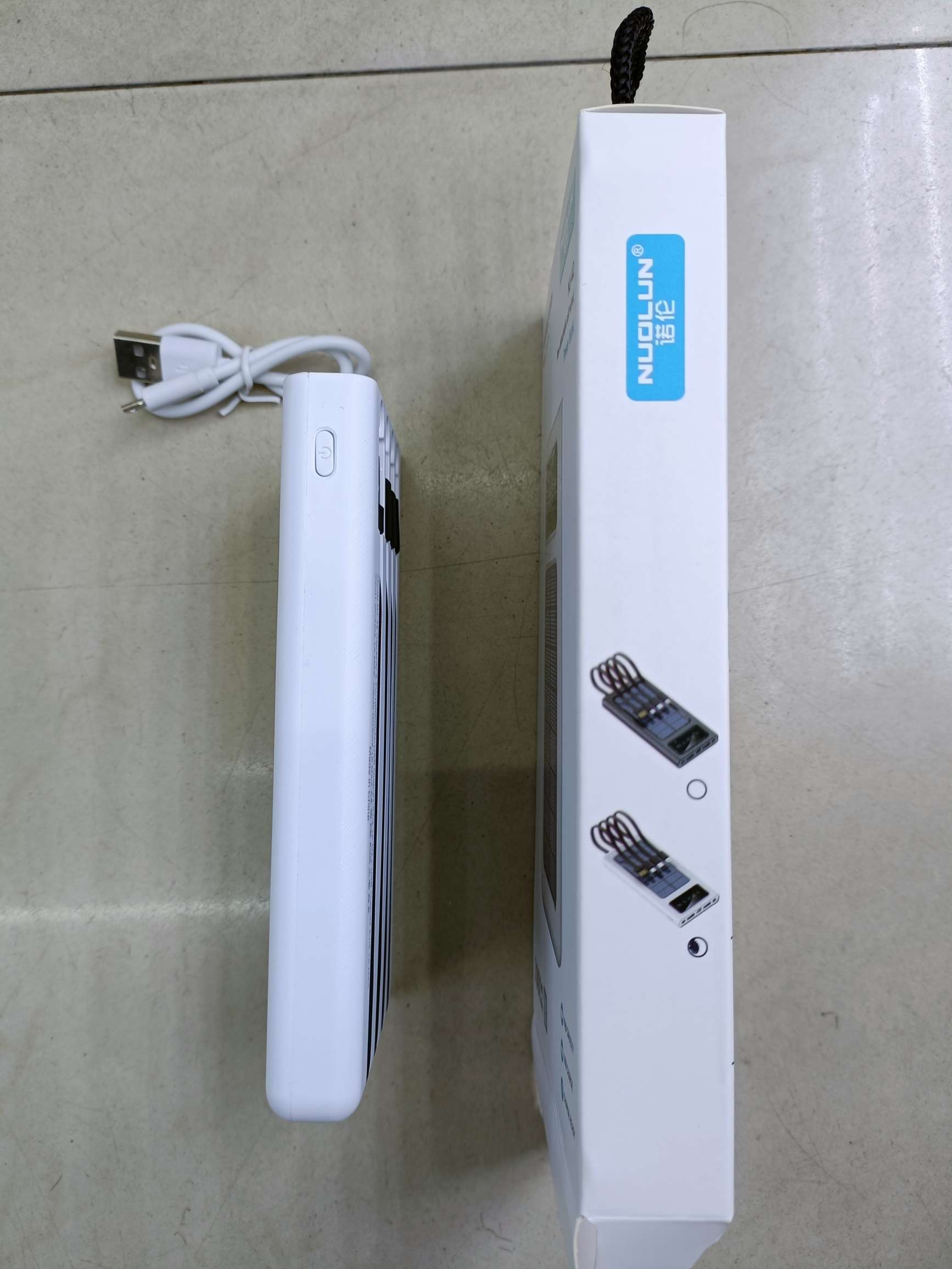 The solar charging bank 10000 MA comes with a four-wire mobile power supply with lights Specification drawing