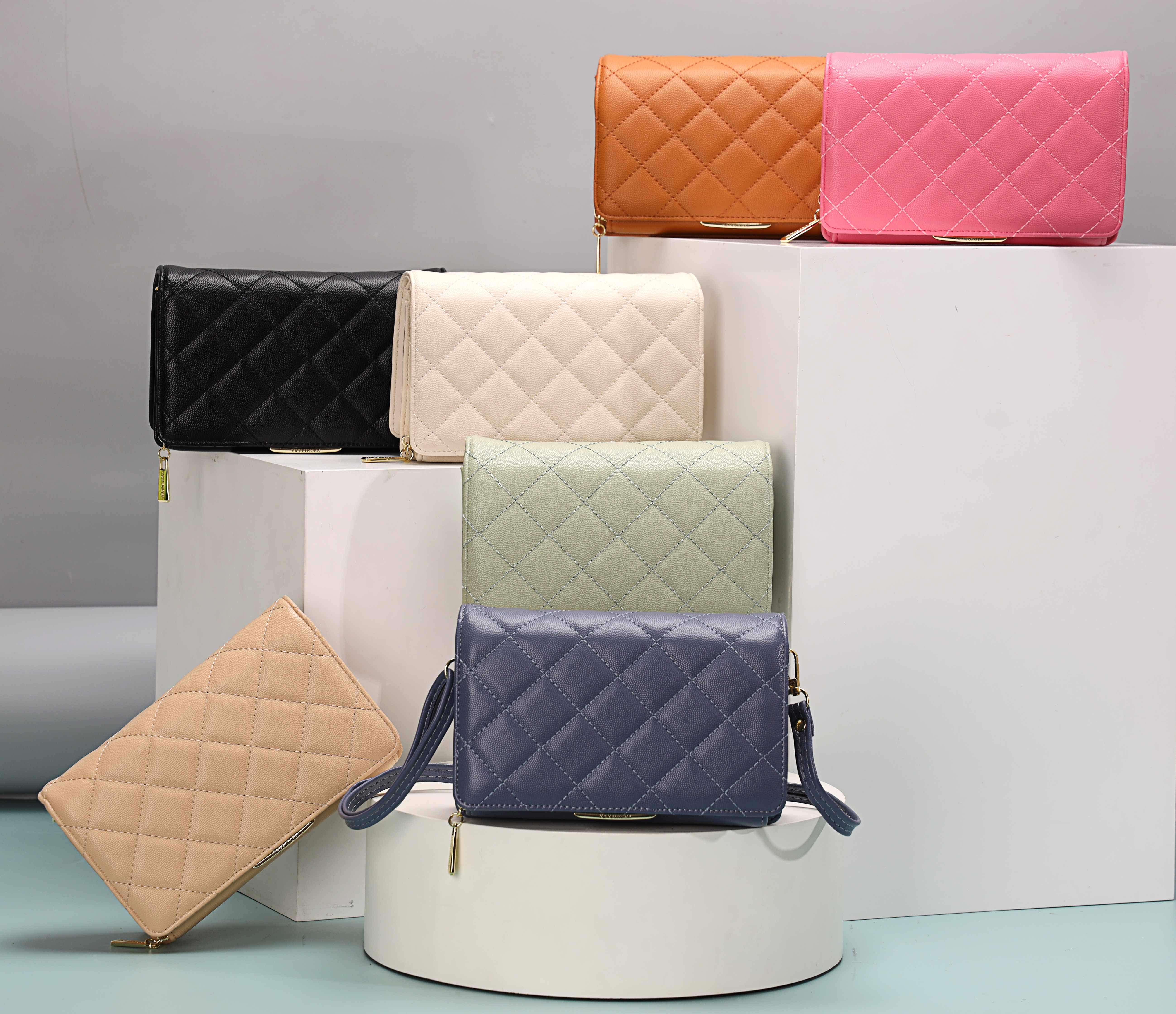 2023 new multi-card holding bag large capacity casual single shoulder bag mobile phone bag foreign trade female crossbody bag fashion all Korean mini super hot mobile phone change female portable Korean version thumbnail