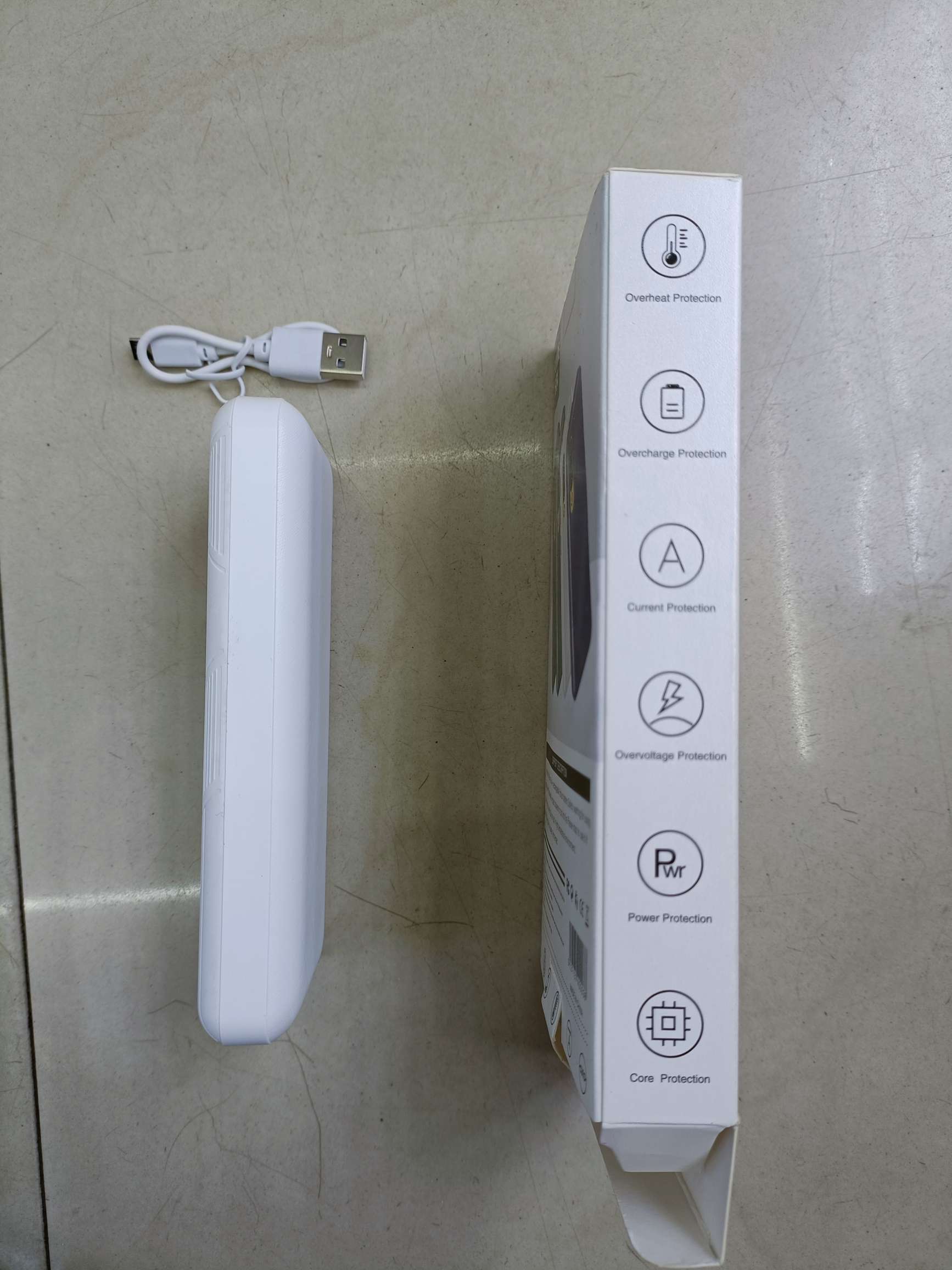 With light 3USB interface charging bank mobile power display Application Scenario