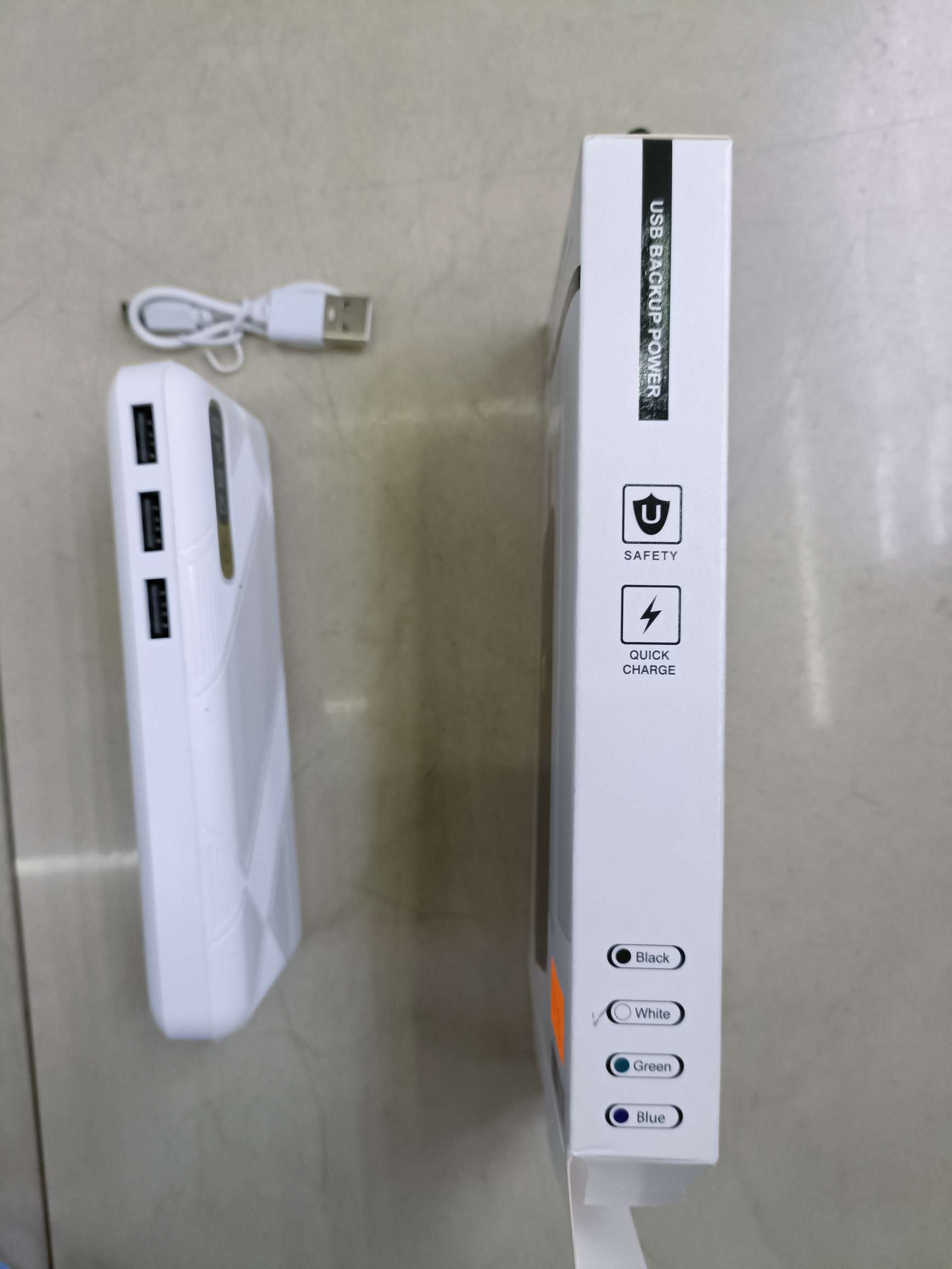 With light 3USB interface charging bank mobile power display Specification drawing