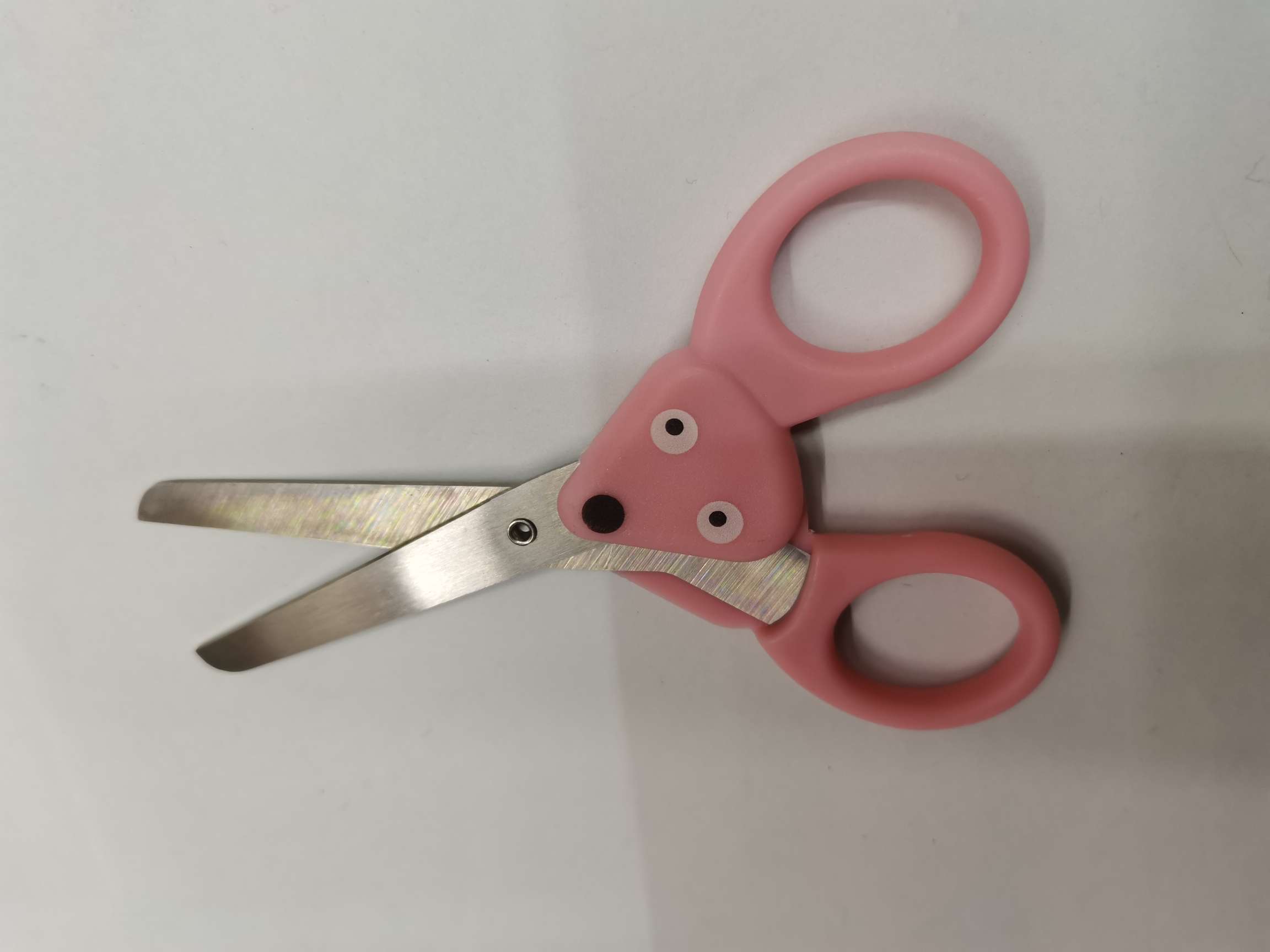 Office and educational knives and scissors tools, student scissors, office scissors, hairdressing scissors, children's scissors, factory direct sales, wholesale of learning supplies, safety scissors, scale scissors Specification drawing