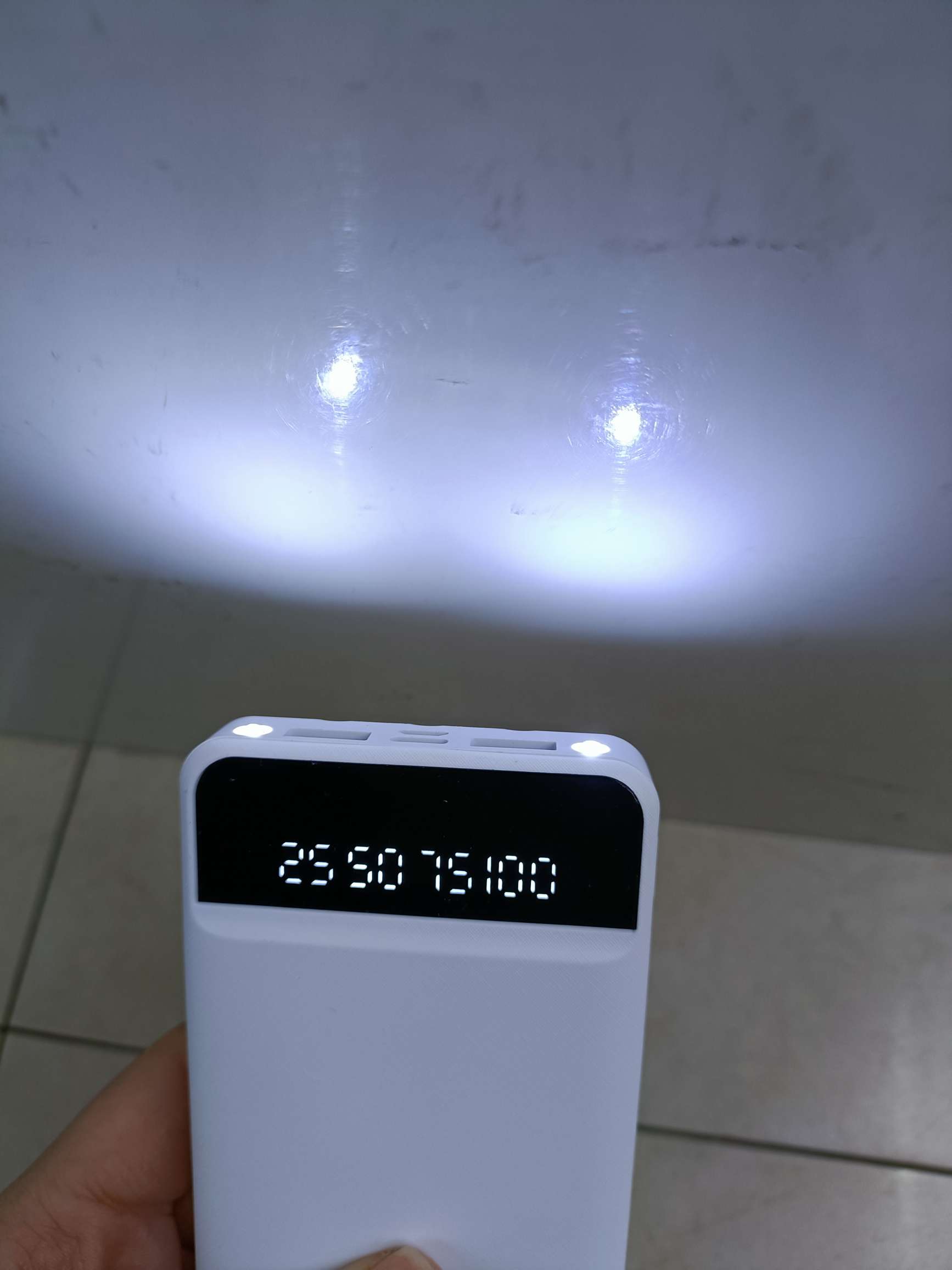 Removable three-wire two-light digital display charging treasure mobile power supply Item Picture
