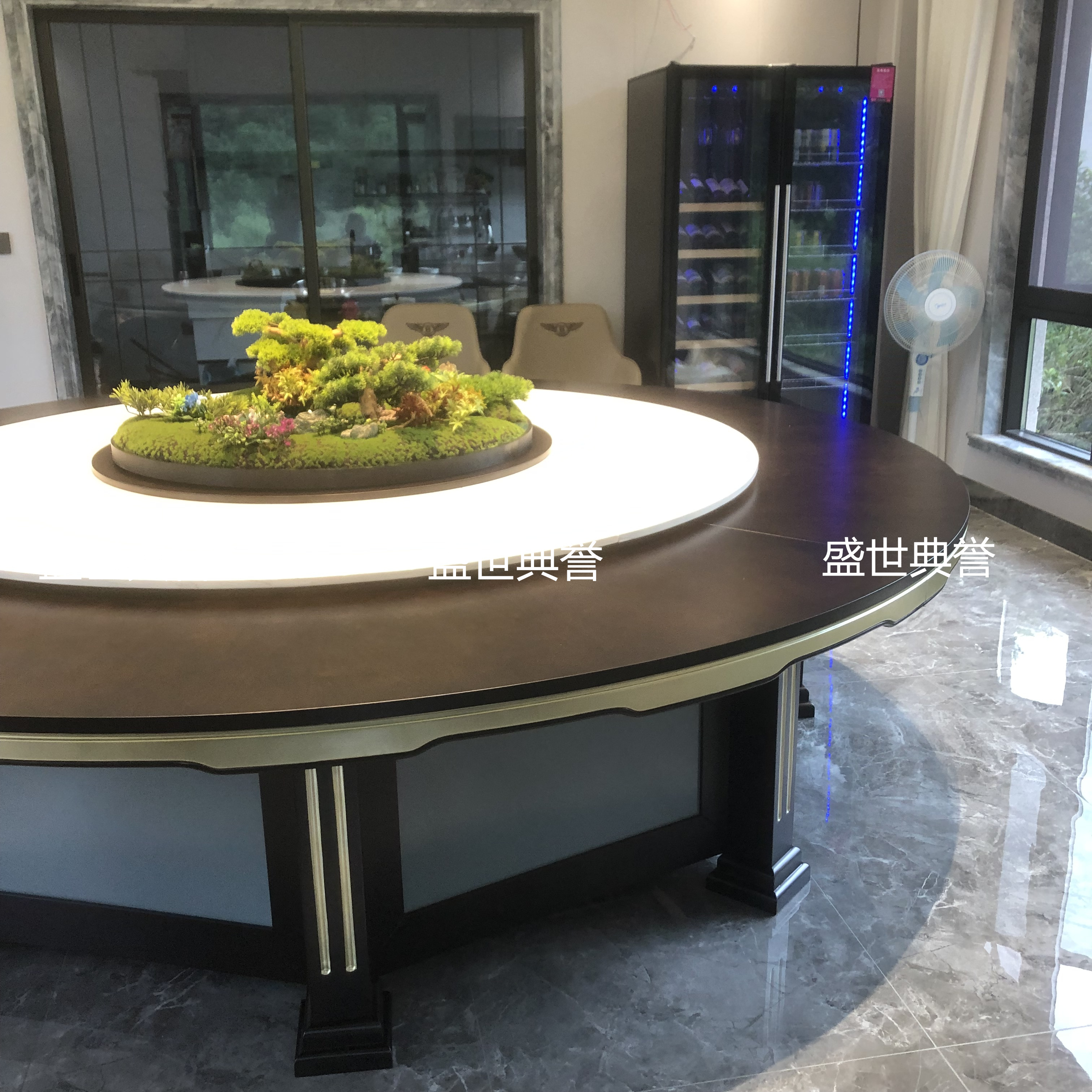 Solid wood electric dining tables and chairs for star-rated hotels in Hangzhou, remote-controlled automatic turntable dining tables for clubs, and large electric round tables for hotels Item Picture