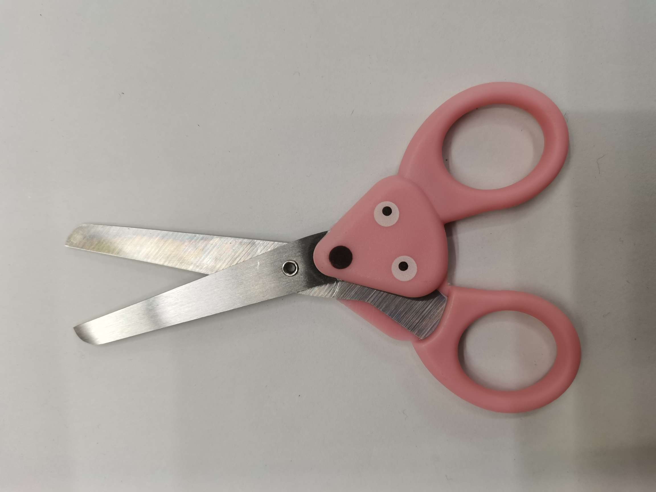 Office and educational knives and scissors tools, student scissors, office scissors, hairdressing scissors, children's scissors, factory direct sales, wholesale of learning supplies, safety scissors, scale scissors Item Picture