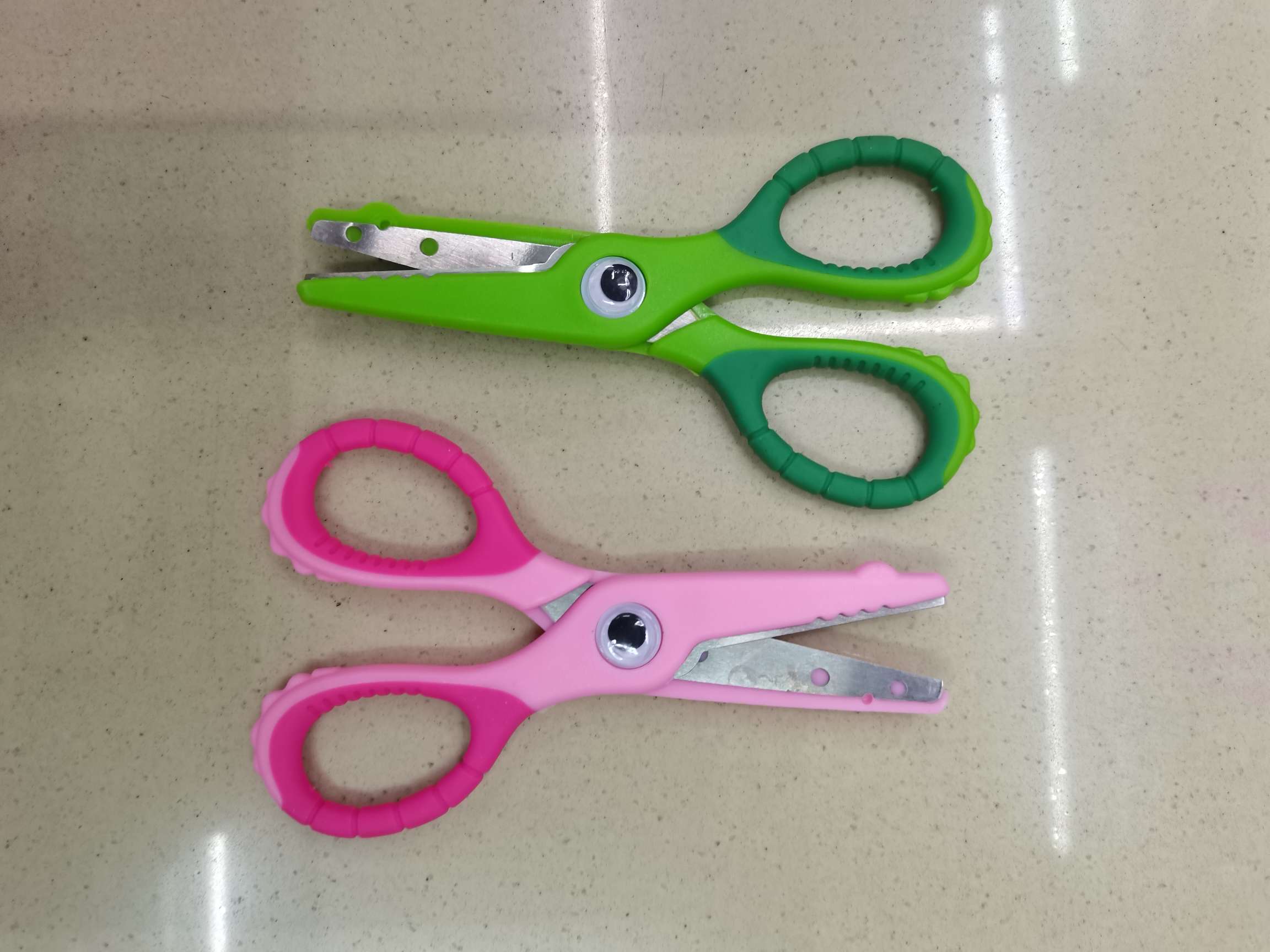 Student scissors, stationery scissors, office and educational scissors, scissors, knives, scissors, tools, children's scissors details Picture