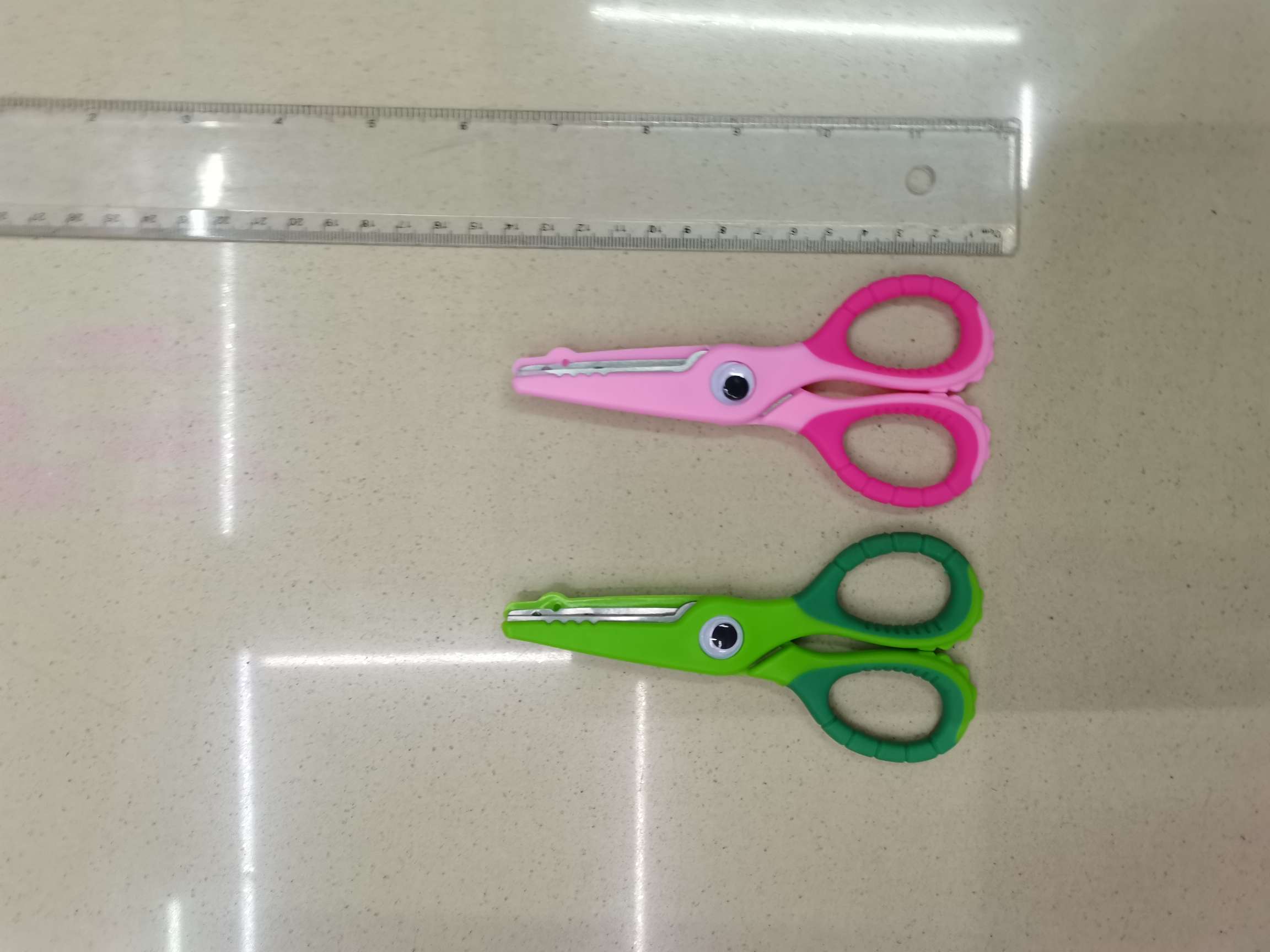 Student scissors, stationery scissors, office and educational scissors, scissors, knives, scissors, tools, children's scissors Item Picture