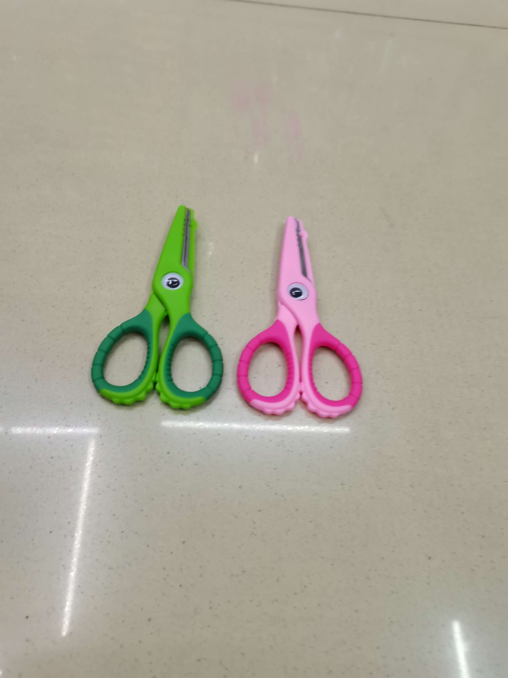 Student scissors, stationery scissors, office and educational scissors, scissors, knives, scissors, tools, children's scissors undefined