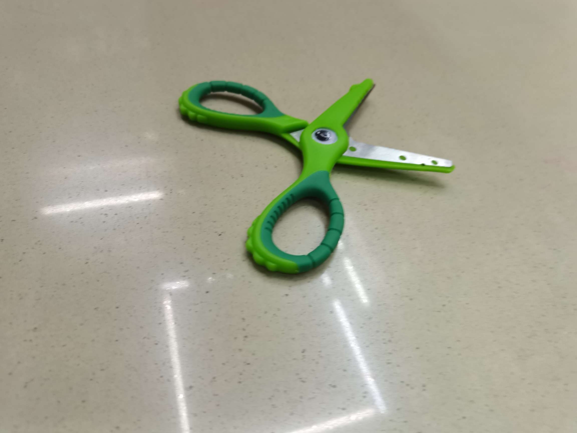 Student scissors, stationery scissors, office and educational scissors, scissors, knives, scissors, tools, children's scissors Application Scenario