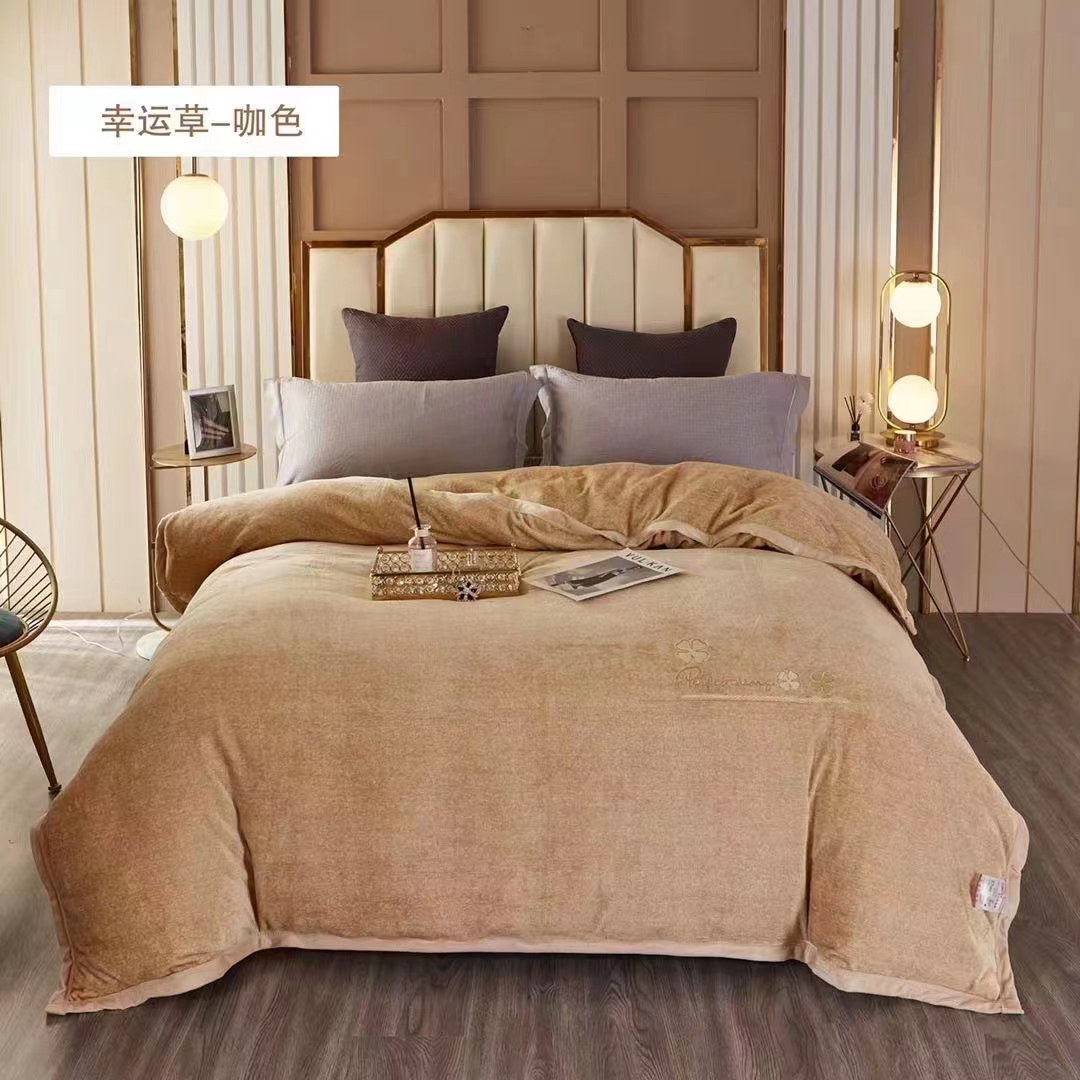New Light Luxury Plain Color High-End High Gram Heavy Milk Velvet Warm Four-Piece Set Thickened Blanket Quilt Cover Bed Sheet Pillowcase Application Scenario